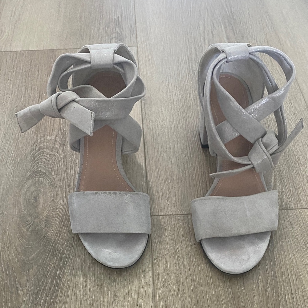 Lewit Light Gray Suede Heels